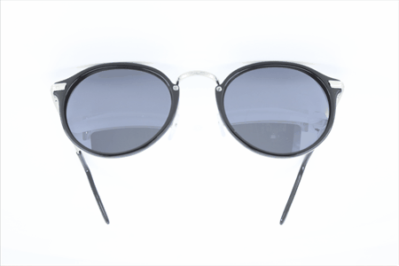 Solbrille sort front med sølv stænger
