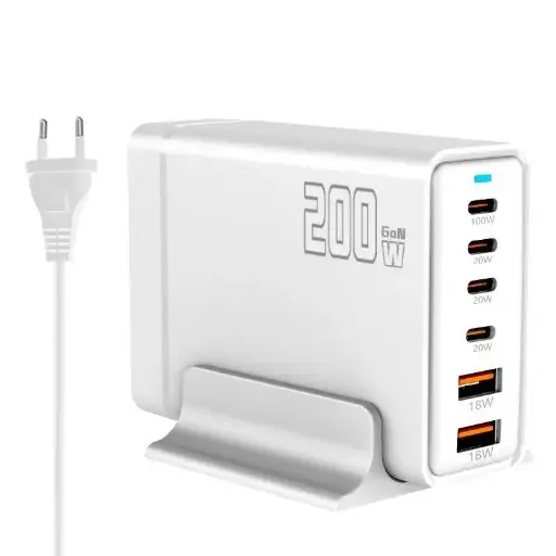 [806582] Lader 240 volt med 6 usb lade stik ( 4 usb C samt 2 usb A udtag ) der tilsammen understøtter opladning op til 200 watt